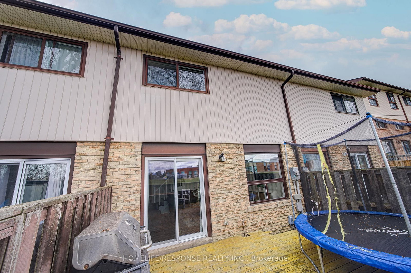 Townhouse for sale at 21 DAWSON Crescent, Brampton, Ontario, L6V 3M5 - Brampton North - MLS: W12977948