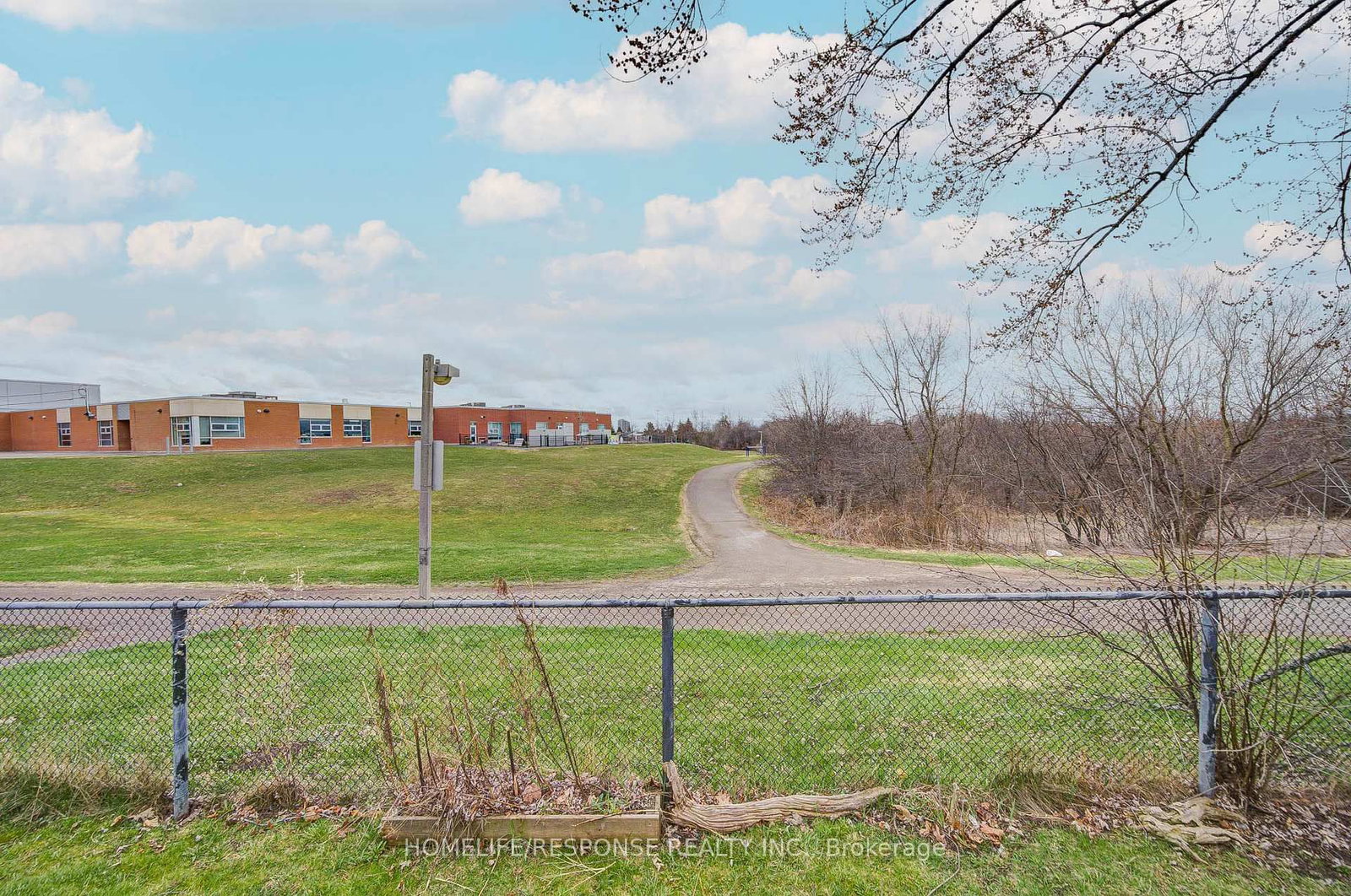 Townhouse for sale at 21 DAWSON Crescent, Brampton, Ontario, L6V 3M5 - Brampton North - MLS: W12977948