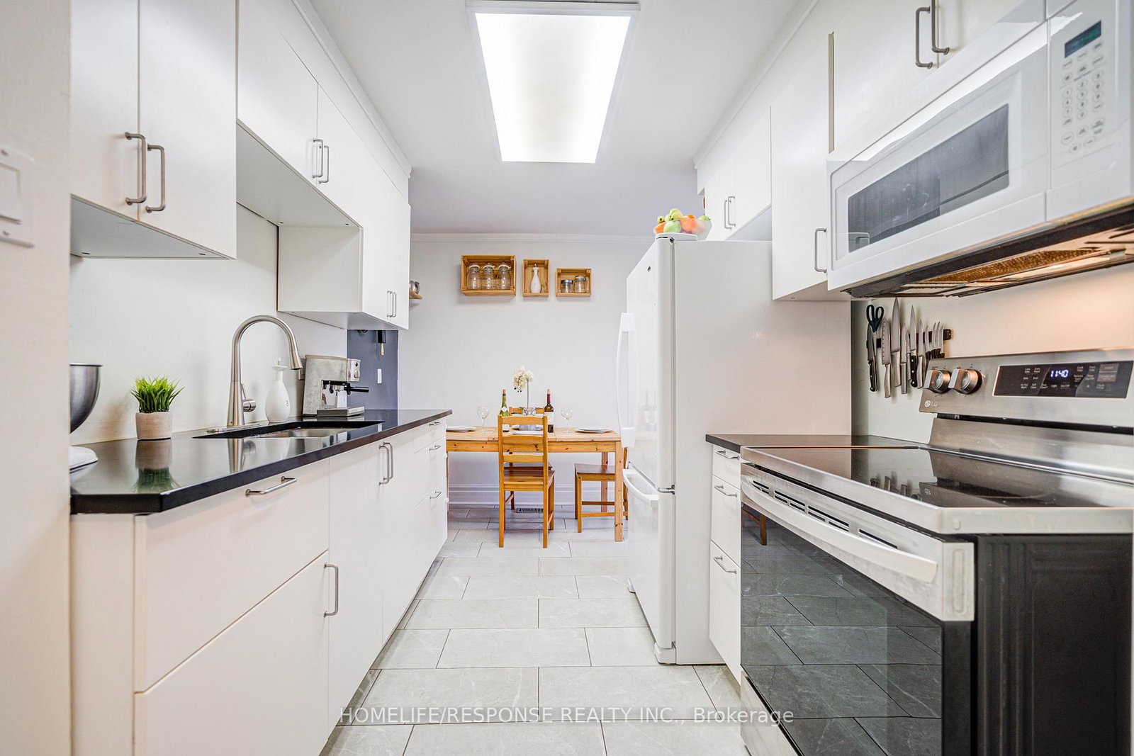 Townhouse for sale at 21 DAWSON Crescent, Brampton, Ontario, L6V 3M5 - Brampton North - MLS: W12977948