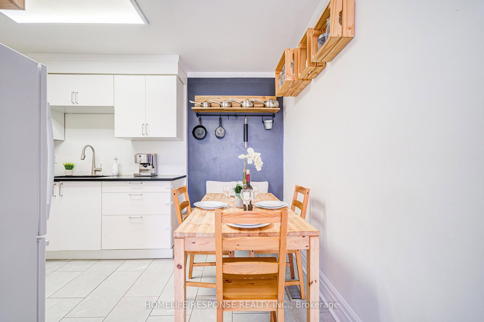 Townhouse for sale at 21 DAWSON Crescent, Brampton, Ontario, L6V 3M5 - Brampton North - MLS: W12977948