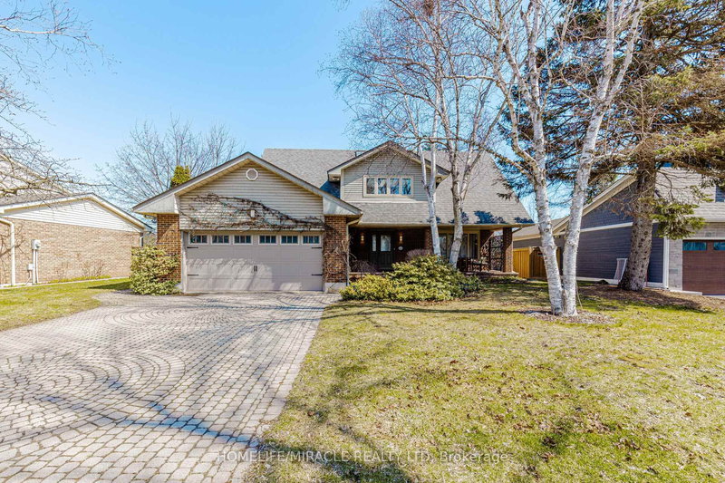253 McCraney St W, Oakville, L6H 3A9 | Image 2