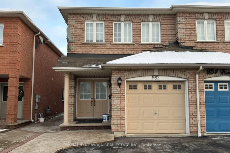 952 Marygrace Crt, Mississauga, L5V 2V7 | Image 3
