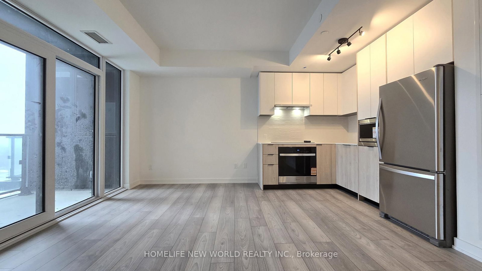 1007 The Queensway, Unit 819 - Photo 2