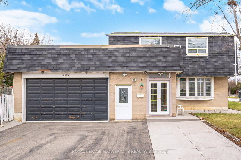 3027 Coral Dr, Mississauga, L4T 1Z2 | Image 3