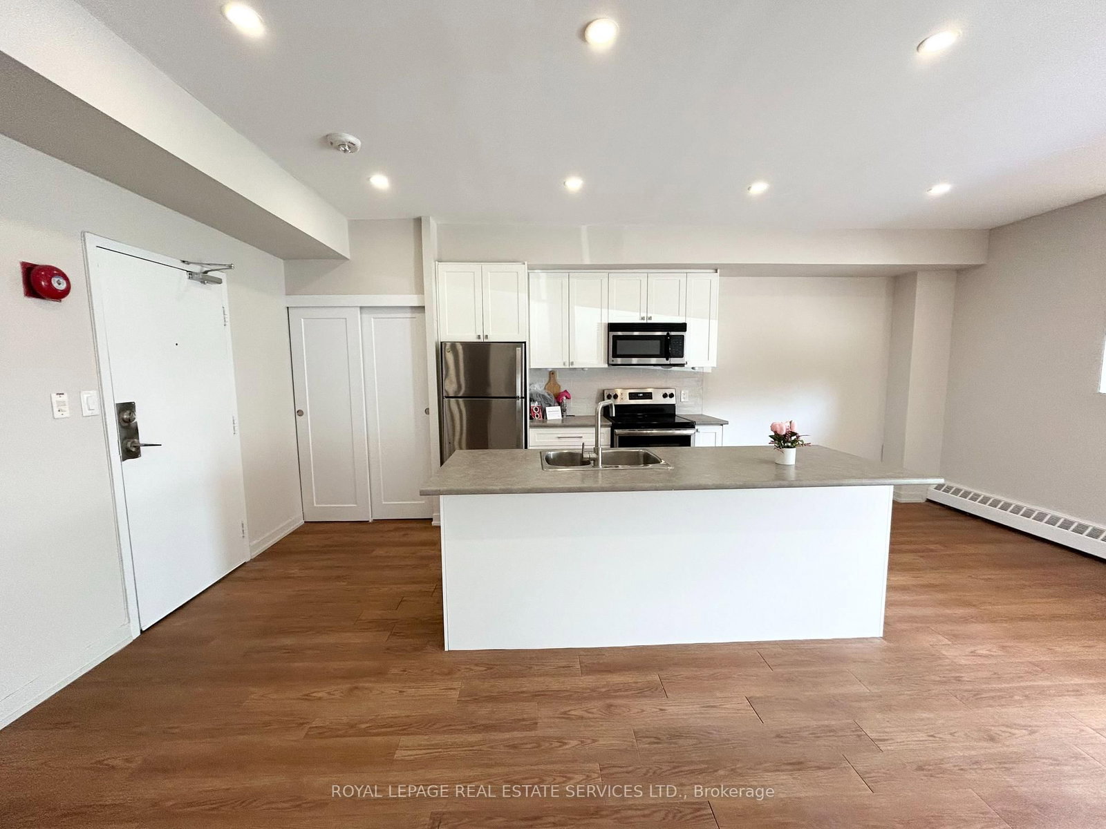 62 Park Avenue, Unit 102 - Photo 3