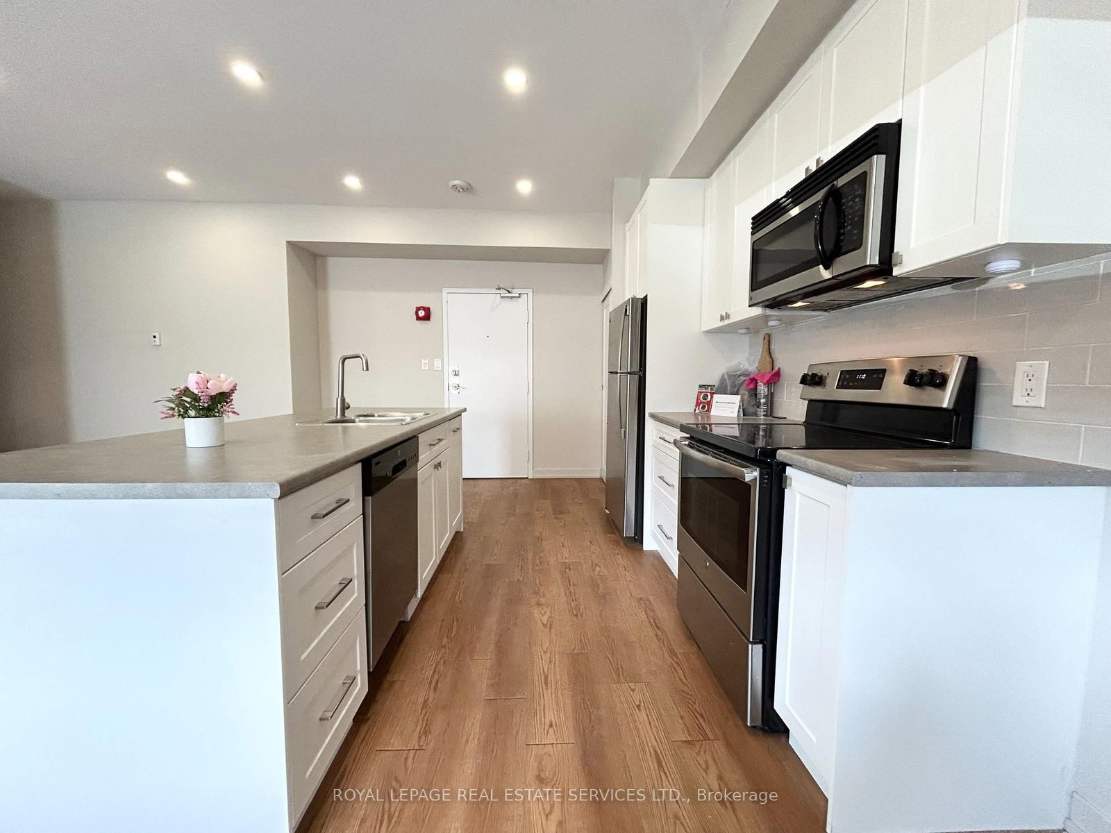 62 Park Avenue, Unit 102 - Photo 4