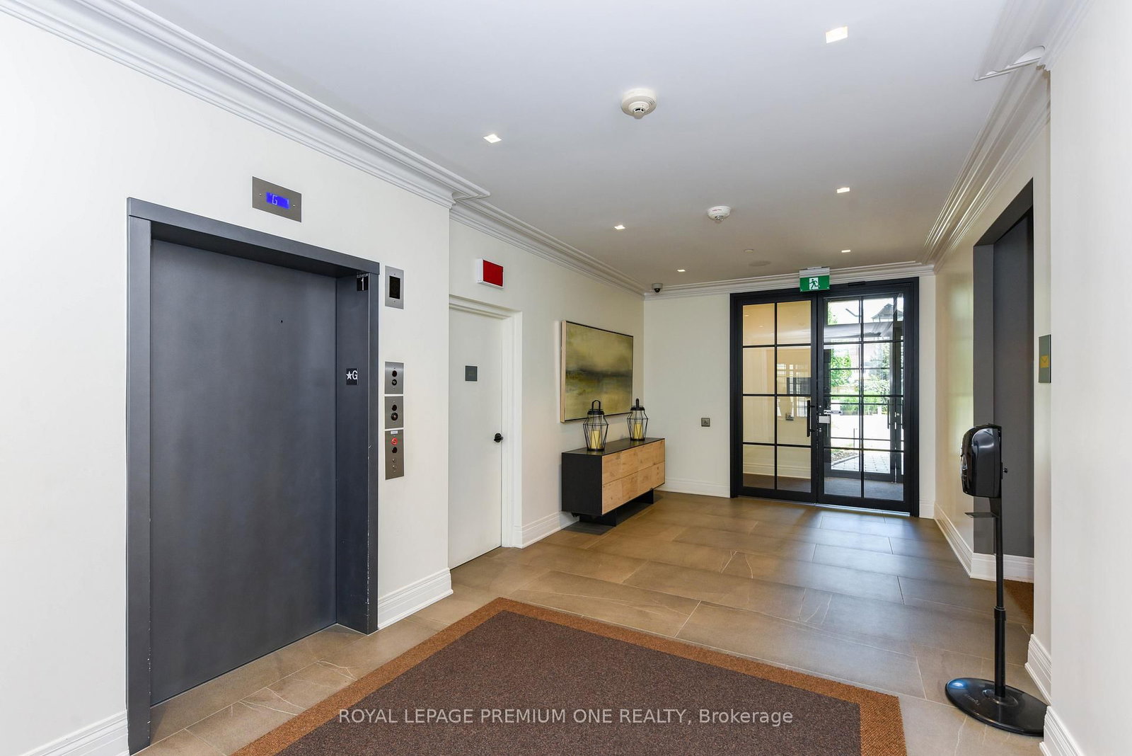 571 Prince Edward Drive N, Unit 207 - Photo 4