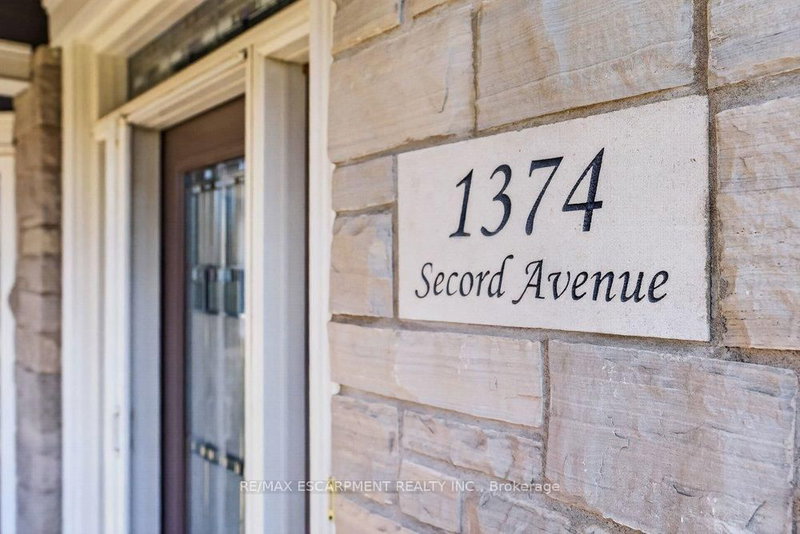 1374 Secord Ave, Oakville, L6L 2L1 | Image 3