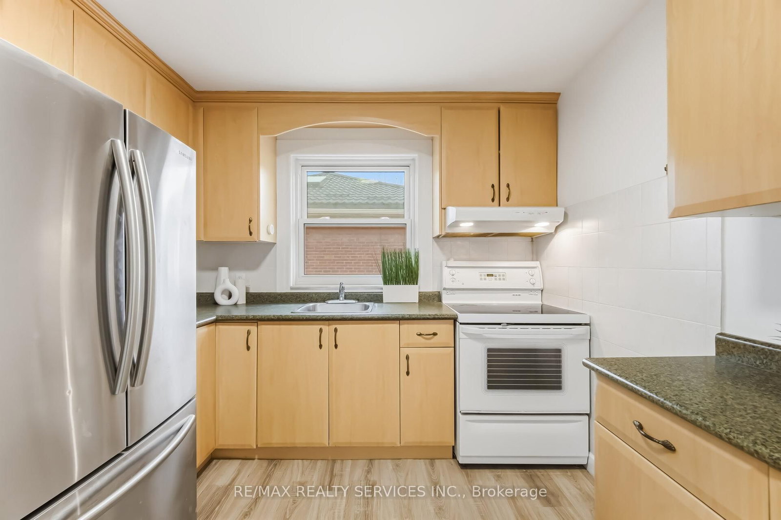 Detached House for sale at 6 Bonnyview Drive, Toronto, Ontario, M8Y 3G6 - Stonegate-Queensway - MLS: W12978422