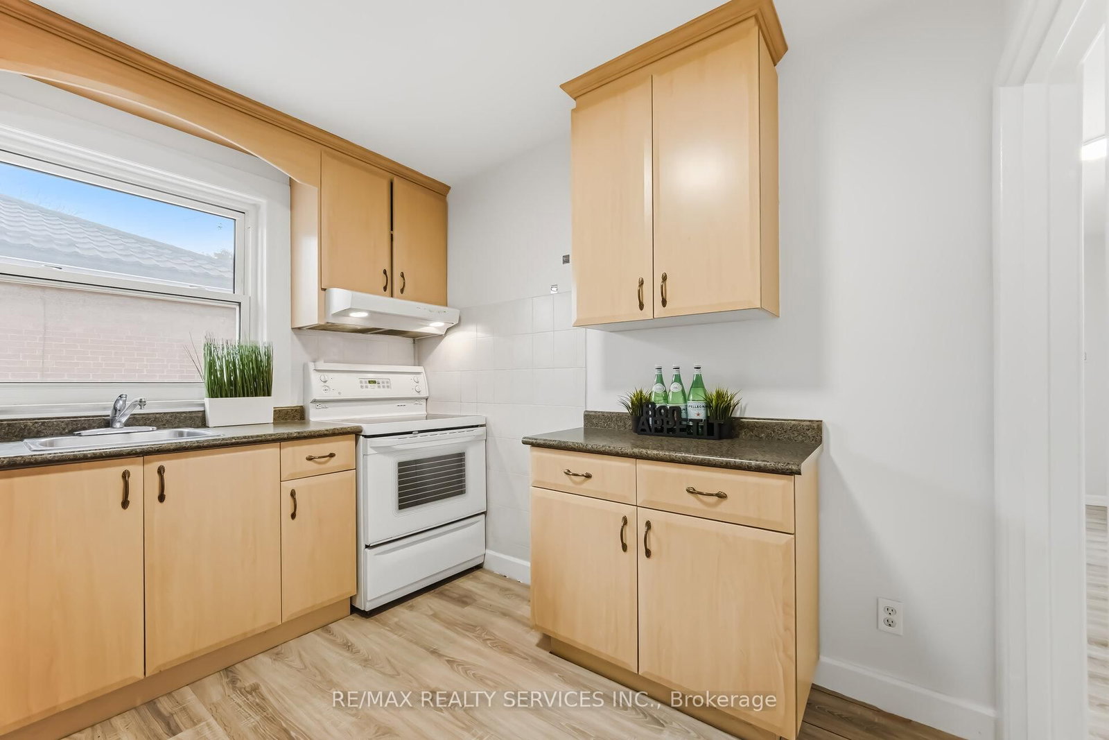 Detached House for sale at 6 Bonnyview Drive, Toronto, Ontario, M8Y 3G6 - Stonegate-Queensway - MLS: W12978422