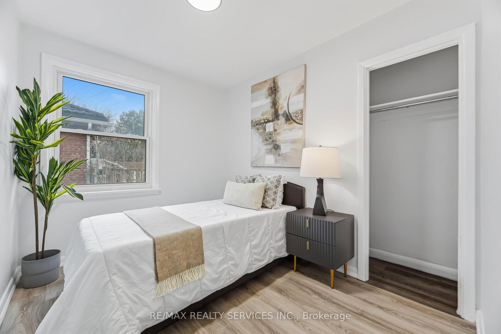 Detached House for sale at 6 Bonnyview Drive, Toronto, Ontario, M8Y 3G6 - Stonegate-Queensway - MLS: W12978422