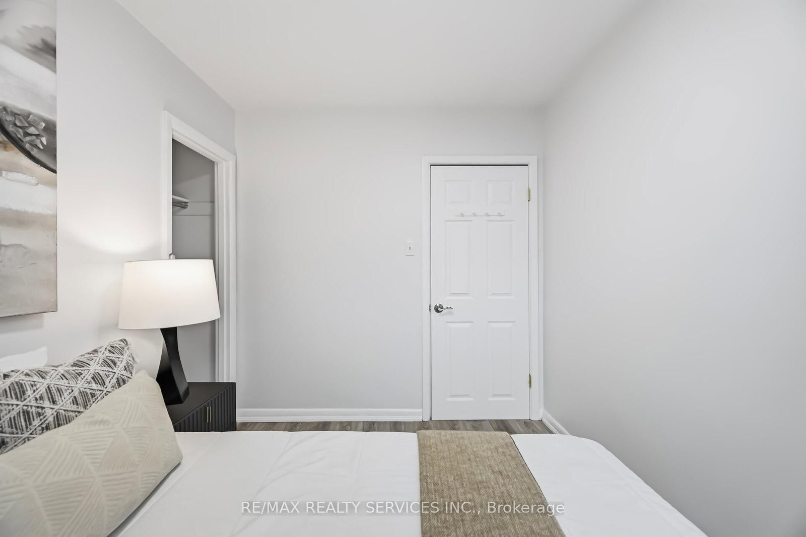 Detached House for sale at 6 Bonnyview Drive, Toronto, Ontario, M8Y 3G6 - Stonegate-Queensway - MLS: W12978422