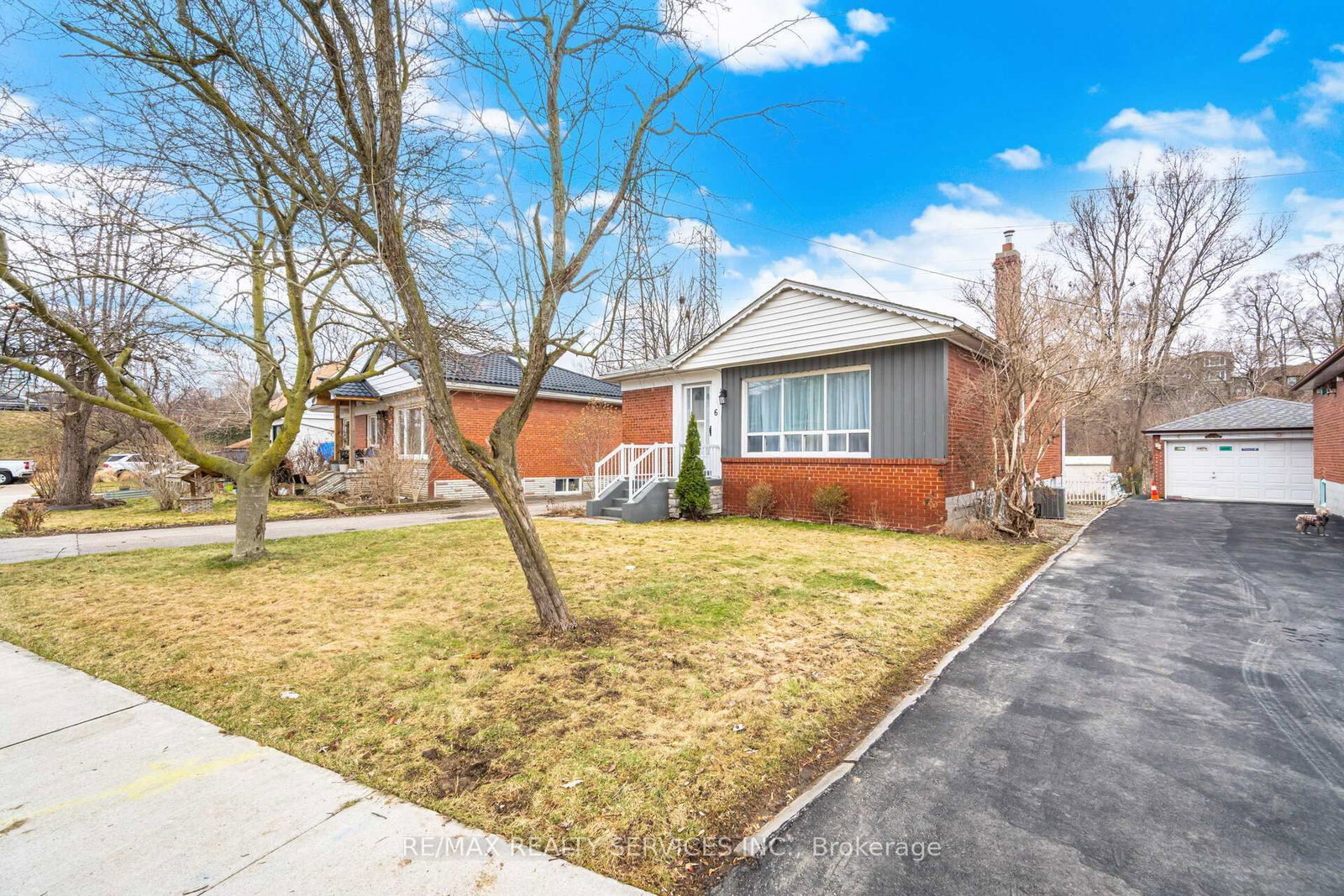 Detached House for sale at 6 Bonnyview Drive, Toronto, Ontario, M8Y 3G6 - Stonegate-Queensway - MLS: W12978422
