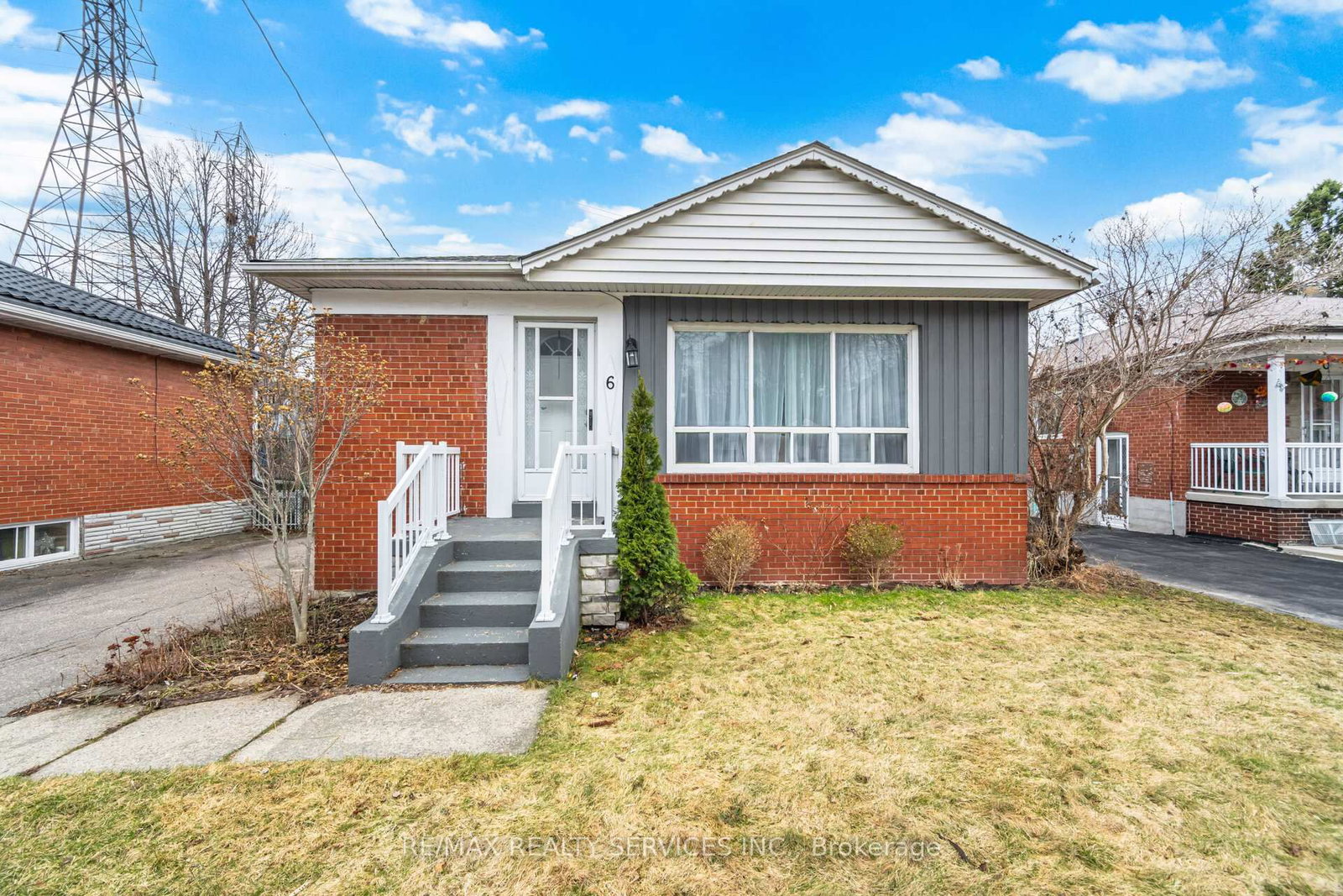 Detached House for sale at 6 Bonnyview Drive, Toronto, Ontario, M8Y 3G6 - Stonegate-Queensway - MLS: W12978422