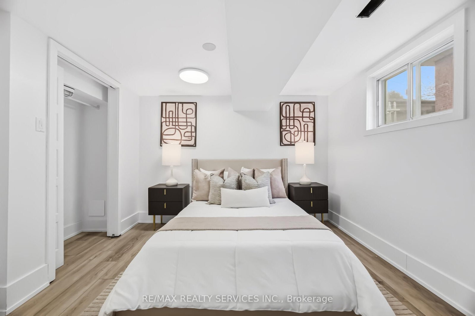 Detached House for sale at 6 Bonnyview Drive, Toronto, Ontario, M8Y 3G6 - Stonegate-Queensway - MLS: W12978422