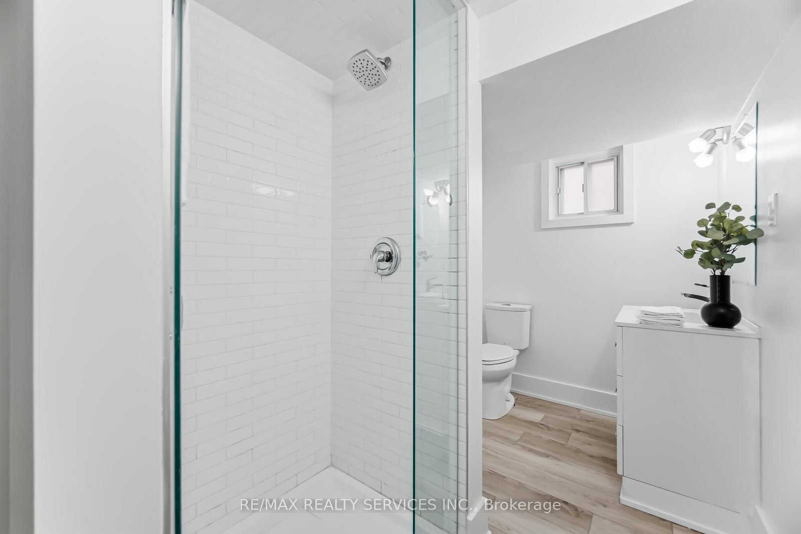 Detached House for sale at 6 Bonnyview Drive, Toronto, Ontario, M8Y 3G6 - Stonegate-Queensway - MLS: W12978422