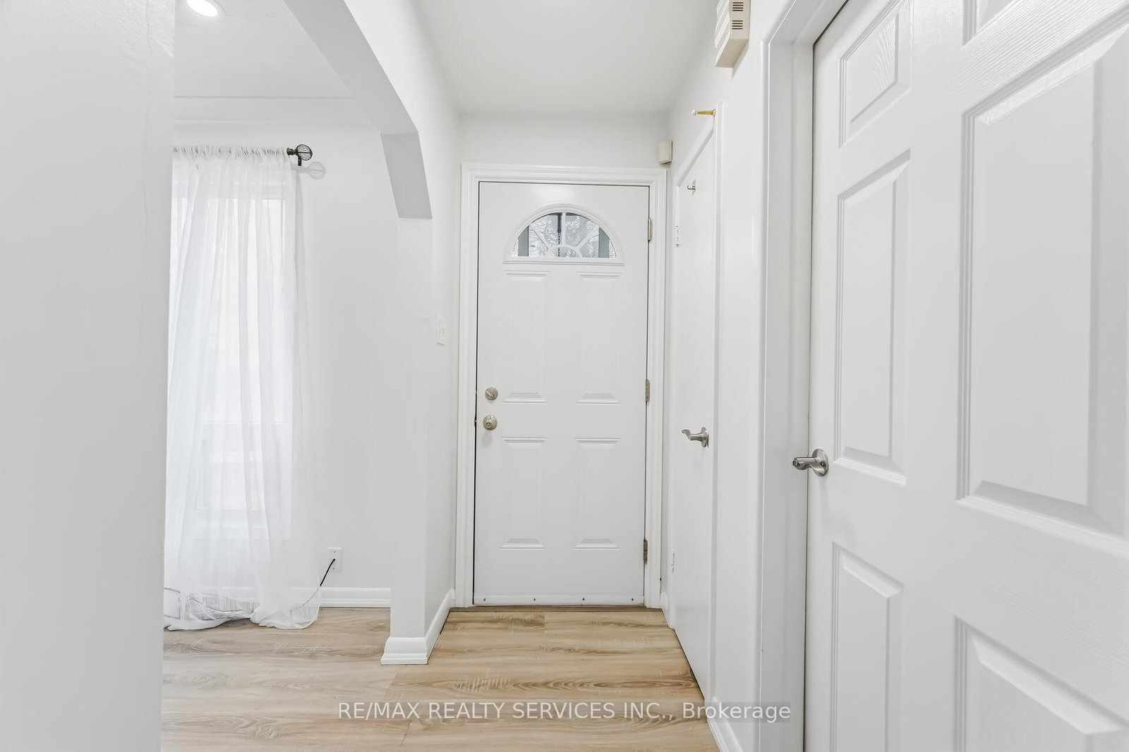 Detached House for sale at 6 Bonnyview Drive, Toronto, Ontario, M8Y 3G6 - Stonegate-Queensway - MLS: W12978422