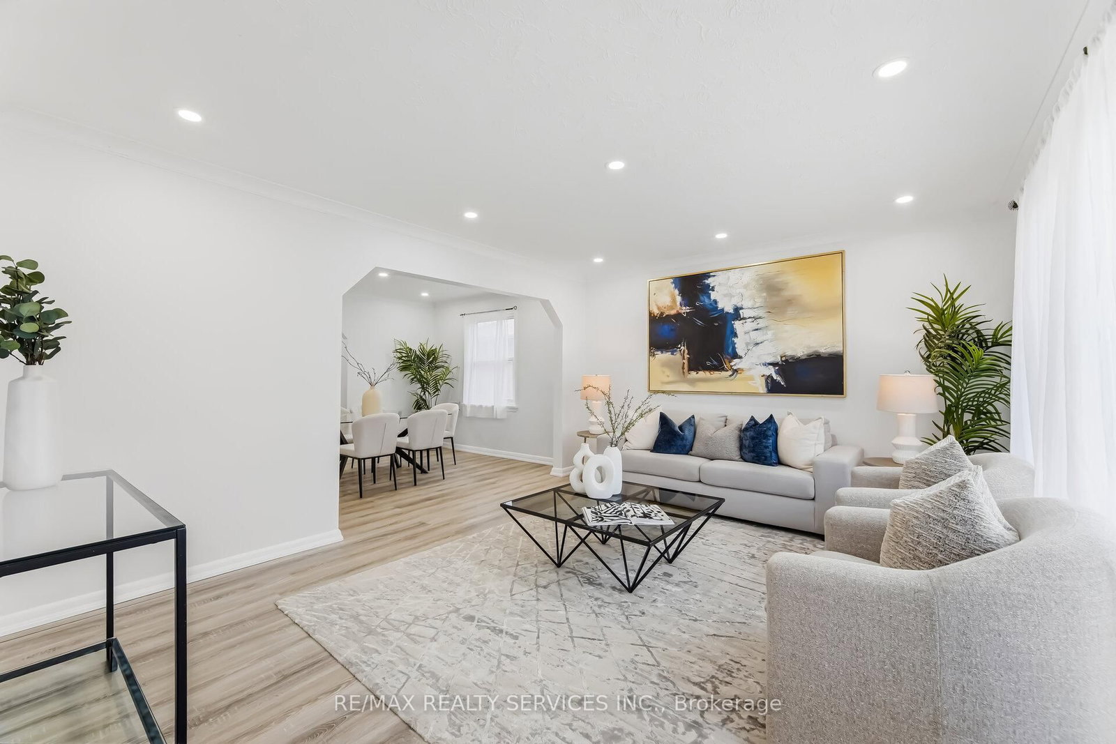 Detached House for sale at 6 Bonnyview Drive, Toronto, Ontario, M8Y 3G6 - Stonegate-Queensway - MLS: W12978422