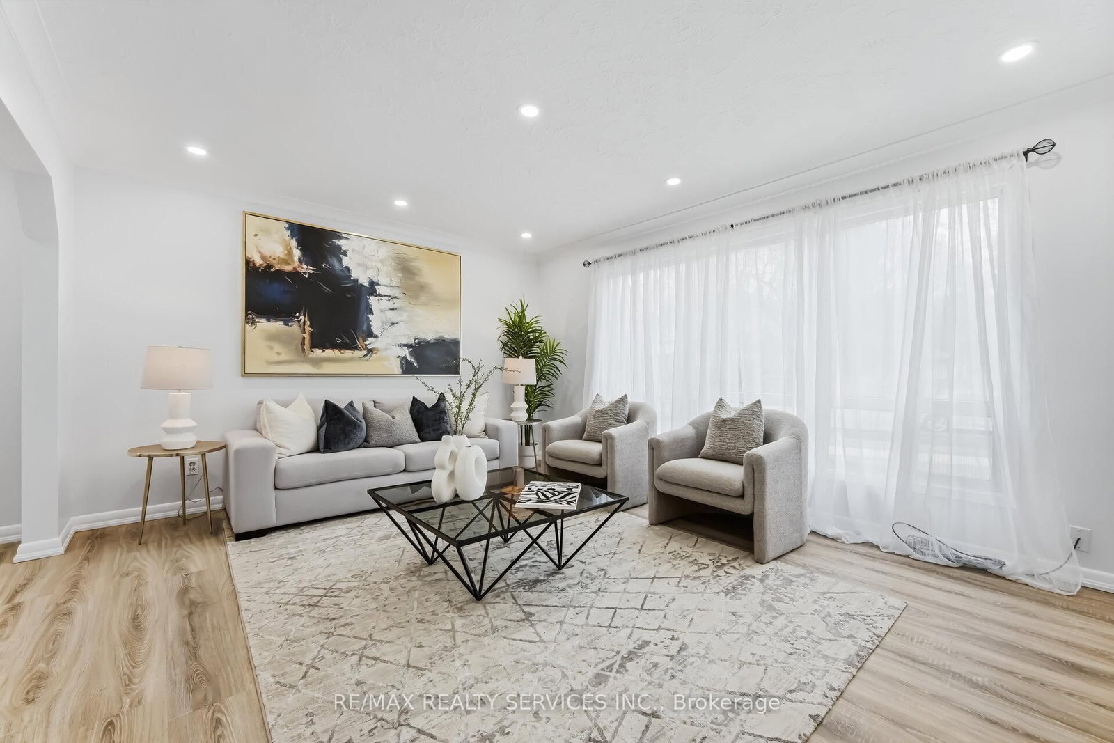 Detached House for sale at 6 Bonnyview Drive, Toronto, Ontario, M8Y 3G6 - Stonegate-Queensway - MLS: W12978422