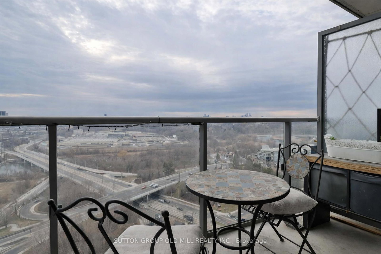 105 The Queensway, Unit 2109 - Photo 4
