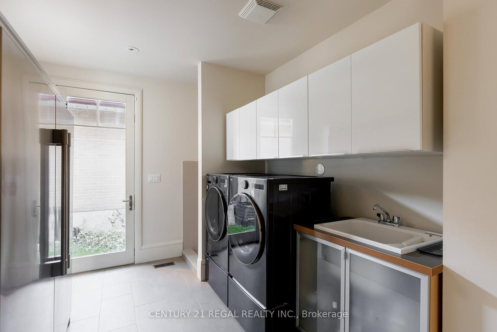 2442 Meadowood Crescent - Photo 14