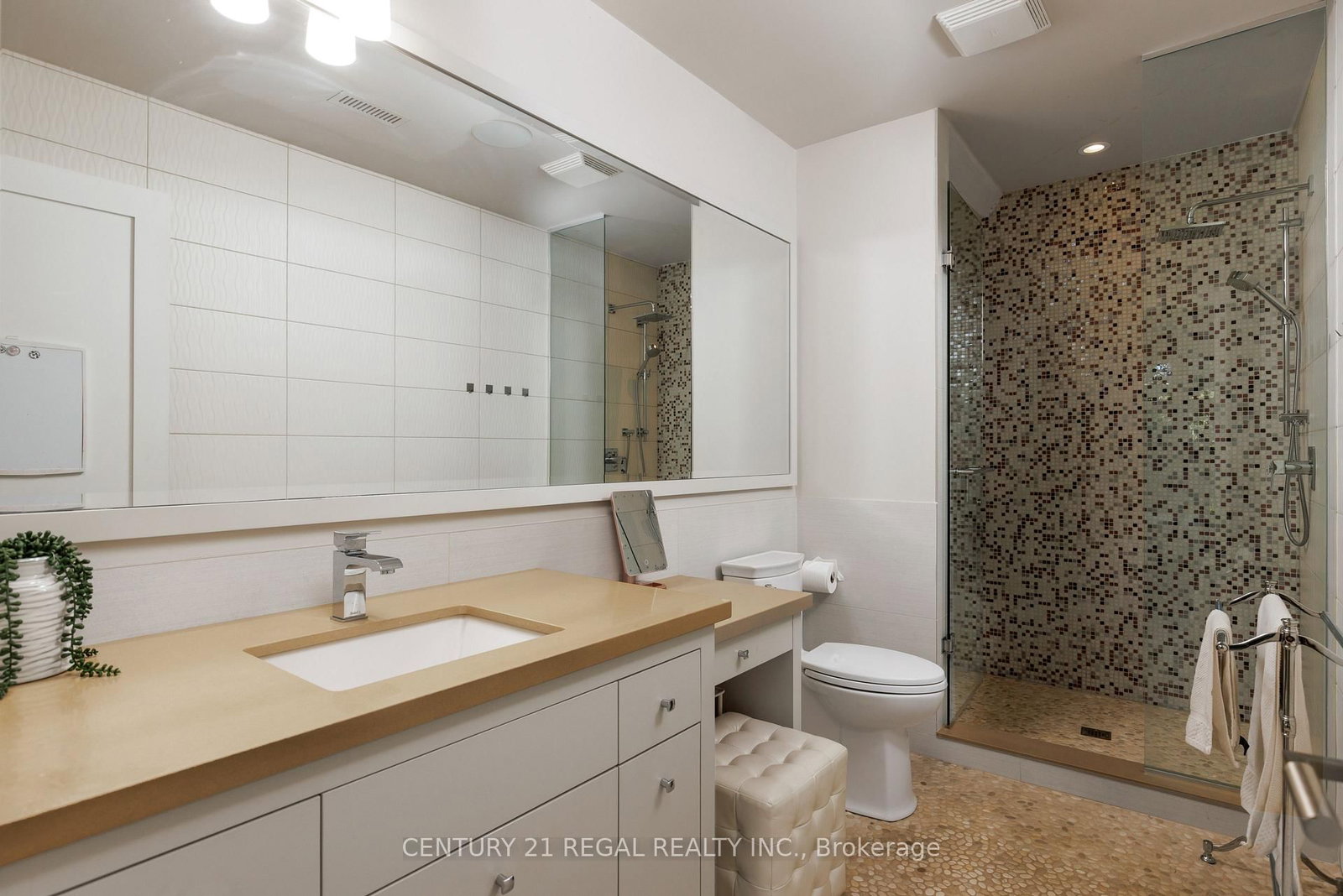 2442 Meadowood Crescent - Photo 34