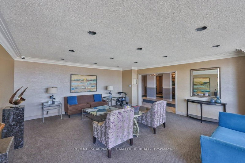 1703 - 2055 Upper Middle Rd, Burlington, L7P 3P4 | Image 2