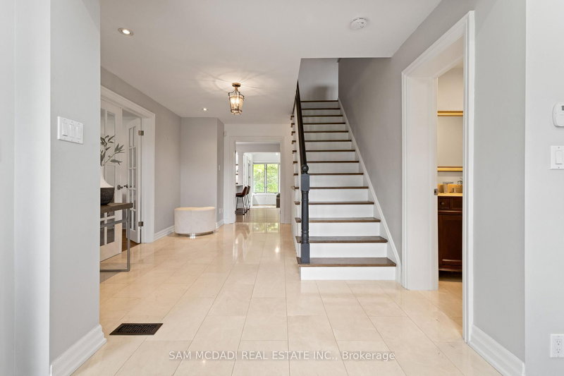 492 Country Club Cres, Mississauga, L5J 2R2 | Image 3