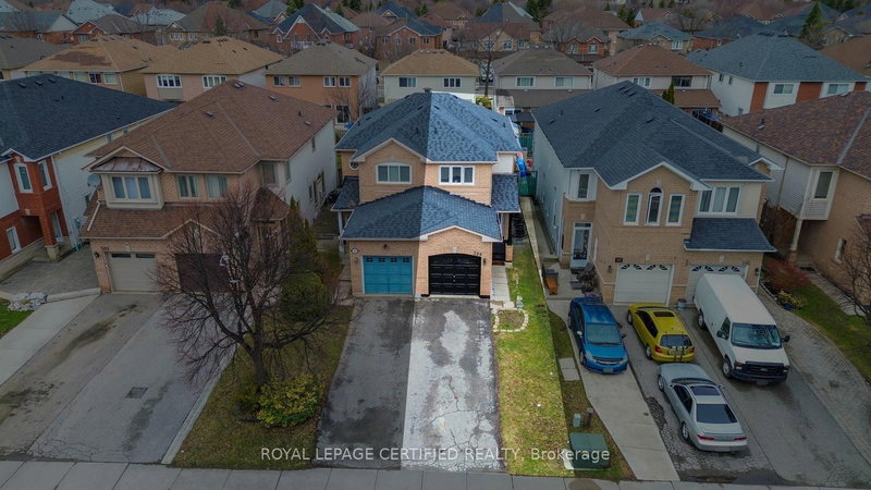 299 Pressed Brick Dr N, Brampton, L6V 4L2 | Image 3