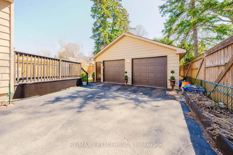 23 Lippincott St W, Toronto, M9N 1B3 | Image 2