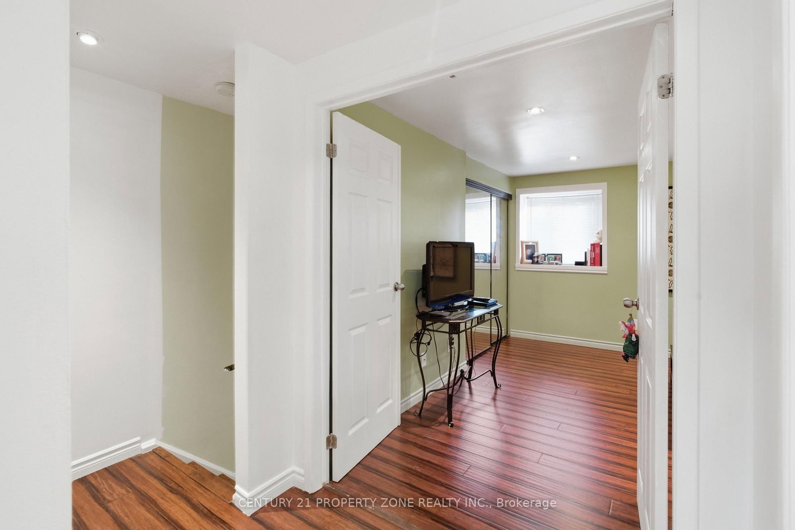 Townhouse for sale at 39-45 Hansen Road, Brampton, Ontario, L6V 3C5 - Queen Street Corridor - MLS: W12978948