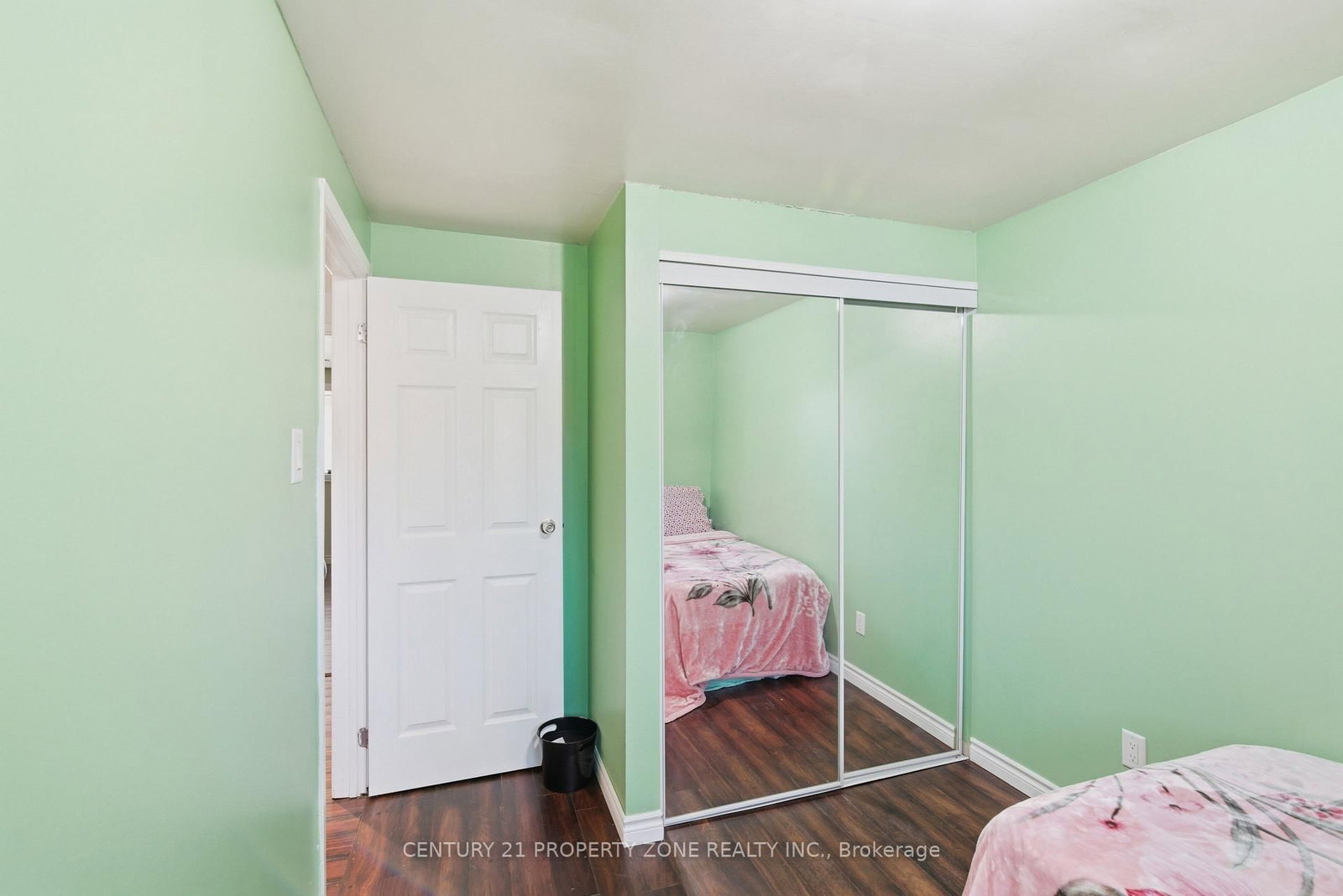 Townhouse for sale at 39-45 Hansen Road, Brampton, Ontario, L6V 3C5 - Queen Street Corridor - MLS: W12978948