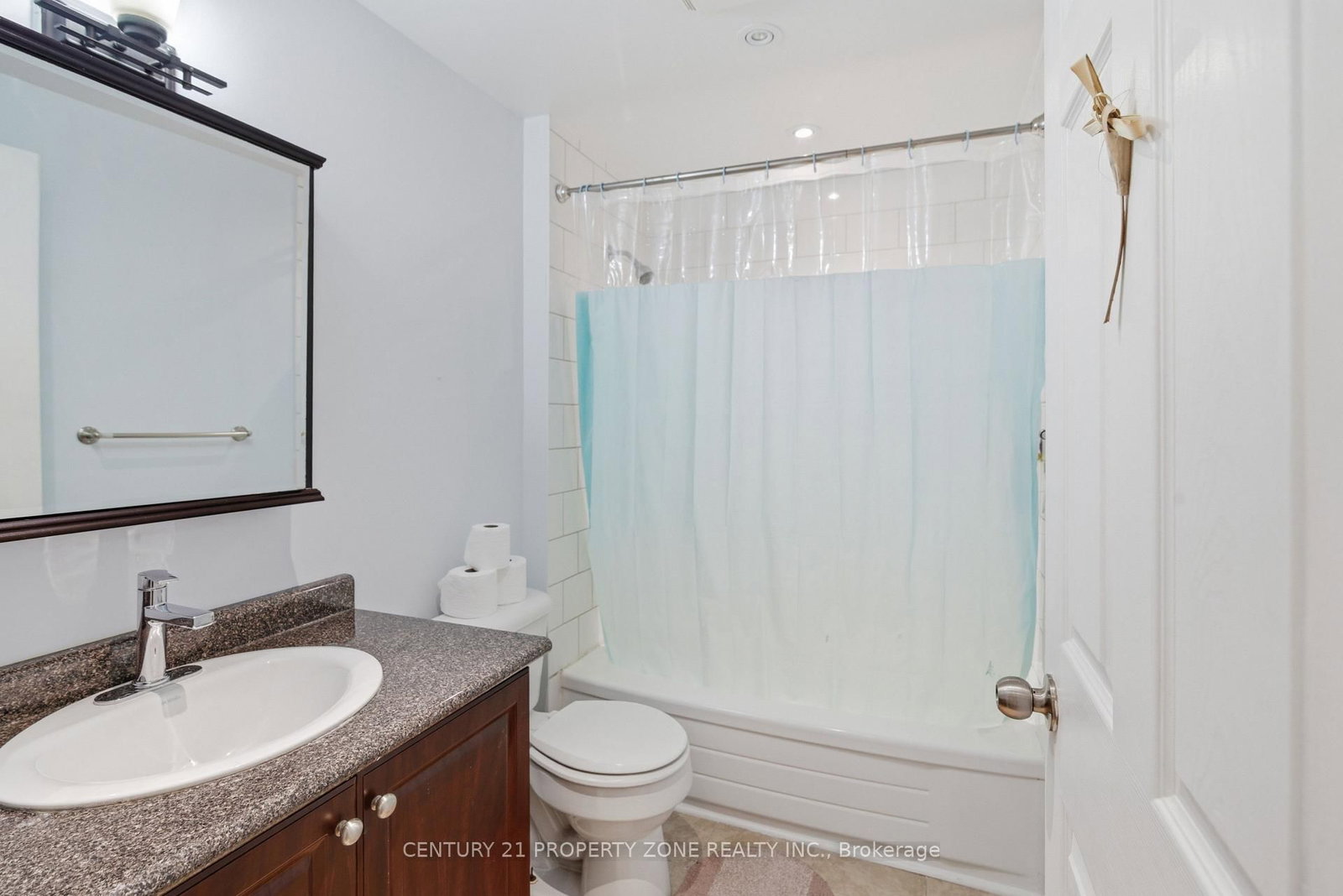 Townhouse for sale at 39-45 Hansen Road, Brampton, Ontario, L6V 3C5 - Queen Street Corridor - MLS: W12978948