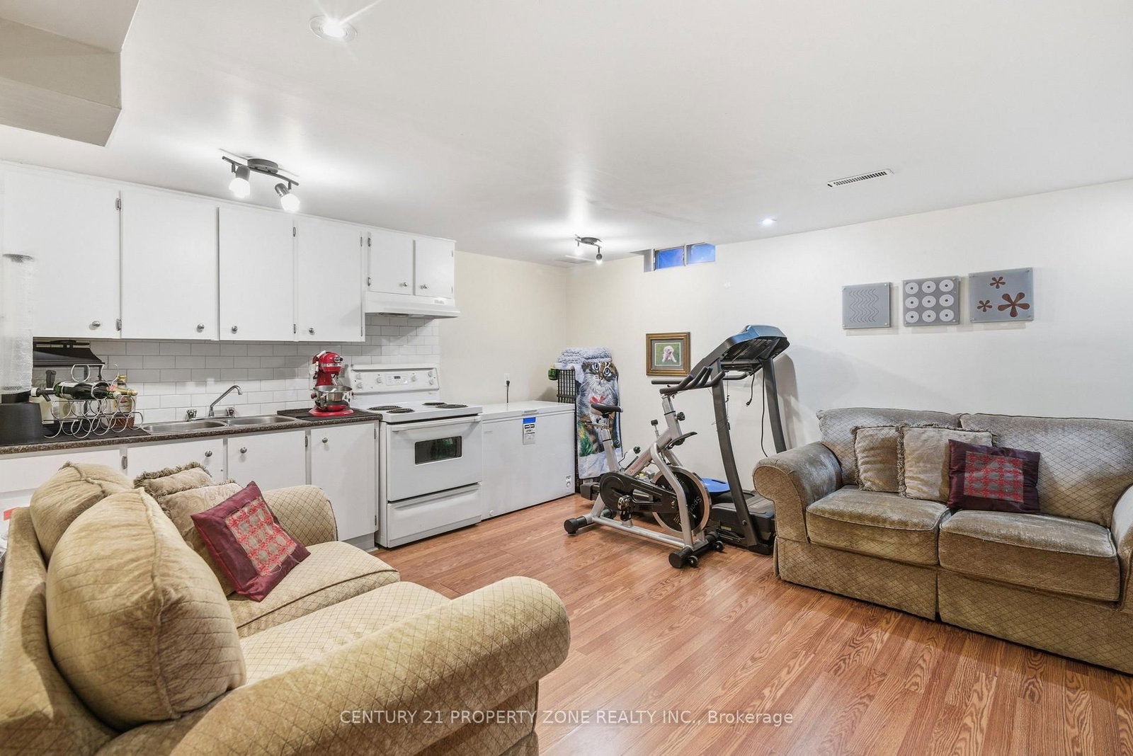 Townhouse for sale at 39-45 Hansen Road, Brampton, Ontario, L6V 3C5 - Queen Street Corridor - MLS: W12978948