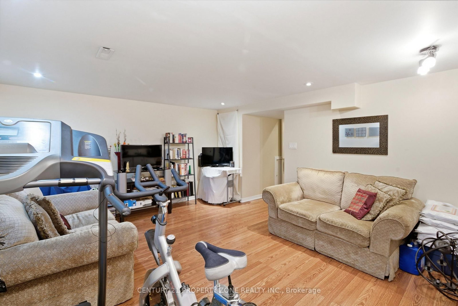 Townhouse for sale at 39-45 Hansen Road, Brampton, Ontario, L6V 3C5 - Queen Street Corridor - MLS: W12978948