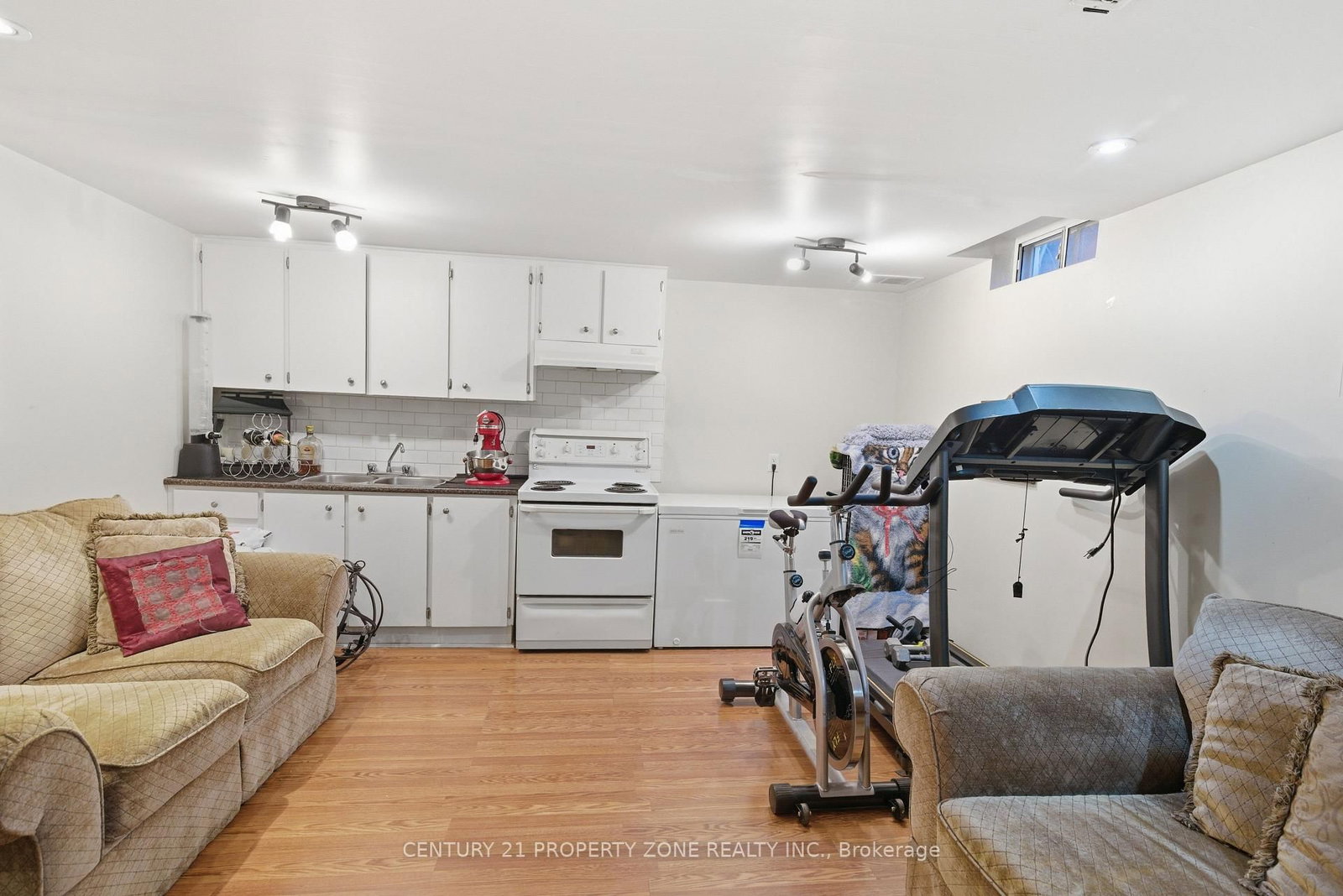 Townhouse for sale at 39-45 Hansen Road, Brampton, Ontario, L6V 3C5 - Queen Street Corridor - MLS: W12978948