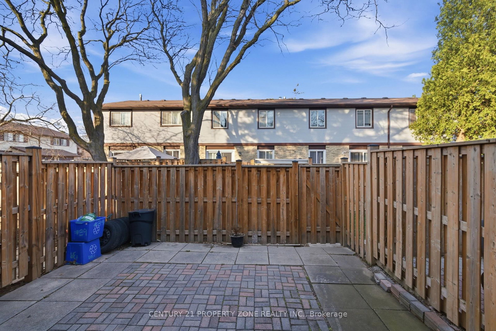 Townhouse for sale at 39-45 Hansen Road, Brampton, Ontario, L6V 3C5 - Queen Street Corridor - MLS: W12978948