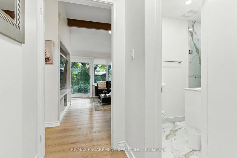 230 South Service Rd, Mississauga, L5G 2S1 | Image 2