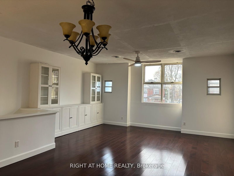 home for lease on A-3152 Dundas Street W