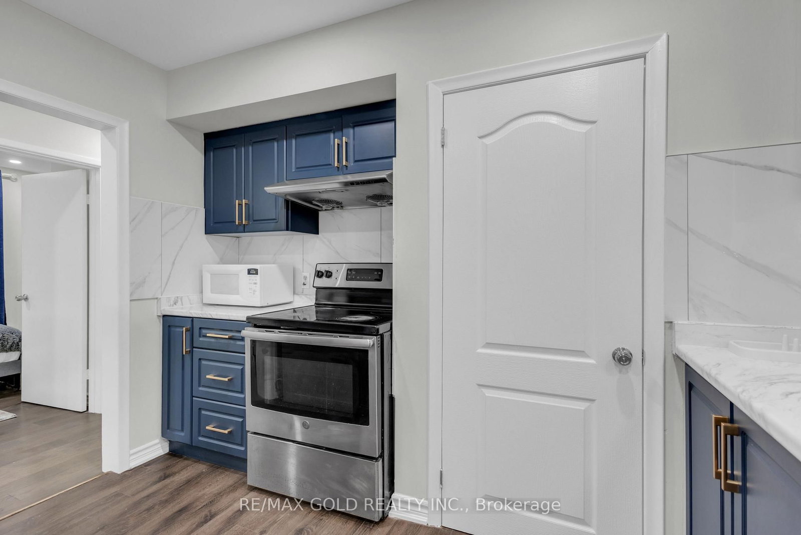 Detached House for sale at 462 Samford Place, Oakville, Ontario, L6L 4E8 - West - MLS: W12979204