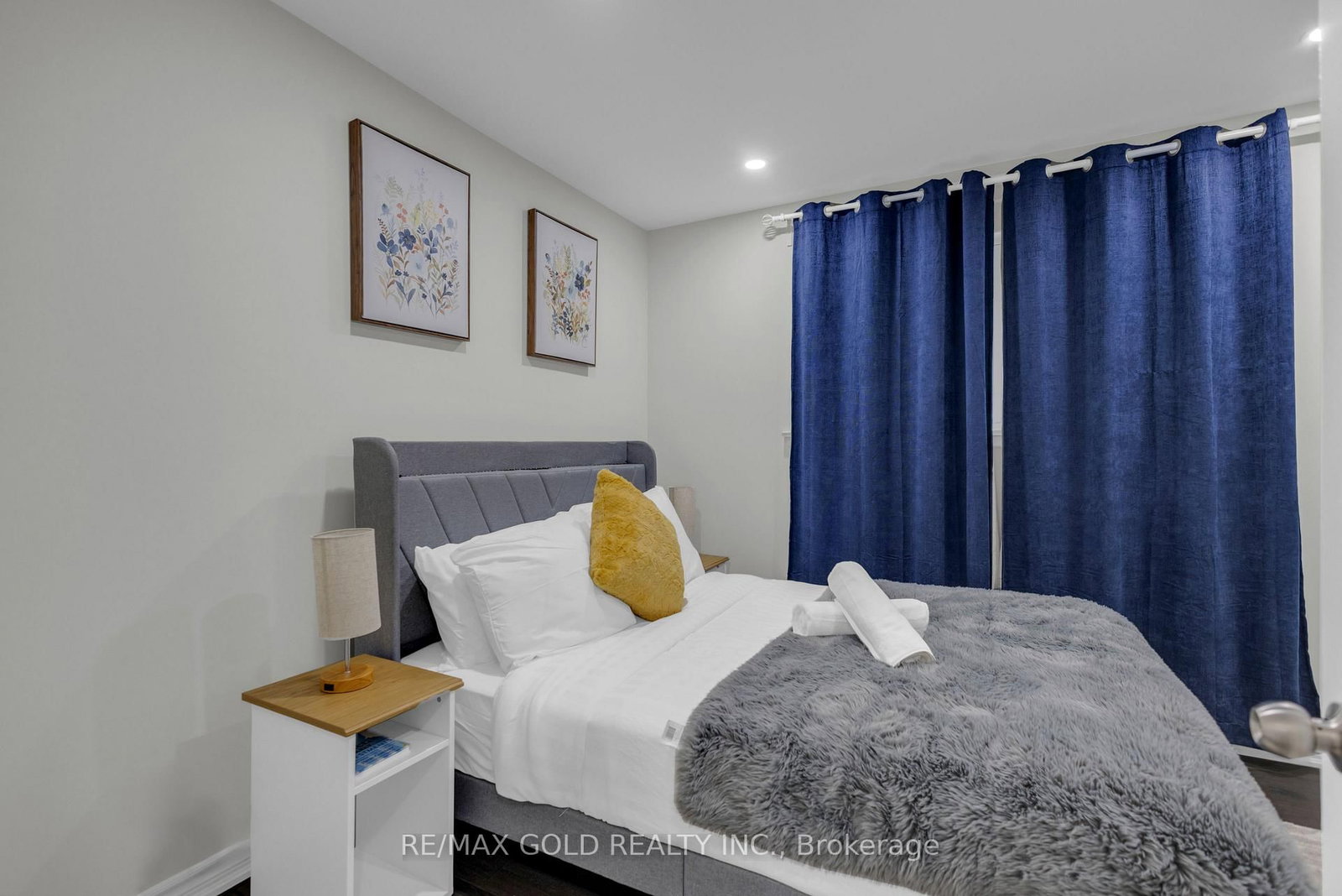 Detached House for sale at 462 Samford Place, Oakville, Ontario, L6L 4E8 - West - MLS: W12979204