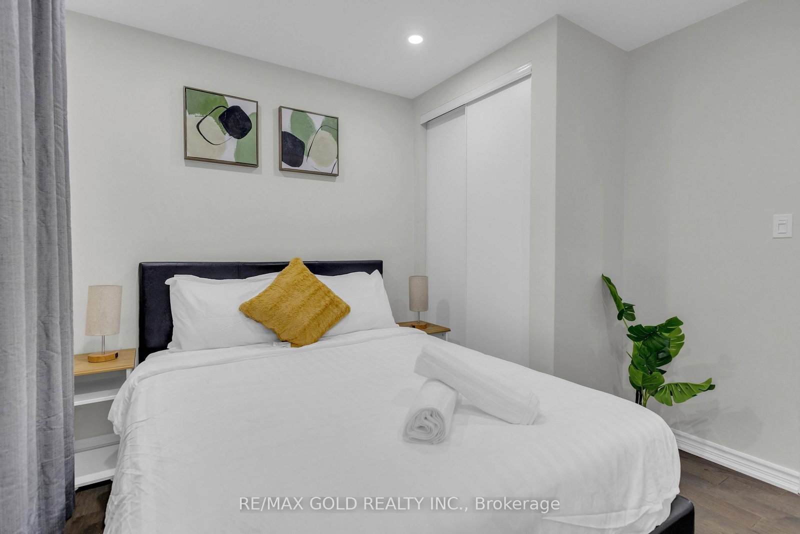 Detached House for sale at 462 Samford Place, Oakville, Ontario, L6L 4E8 - West - MLS: W12979204