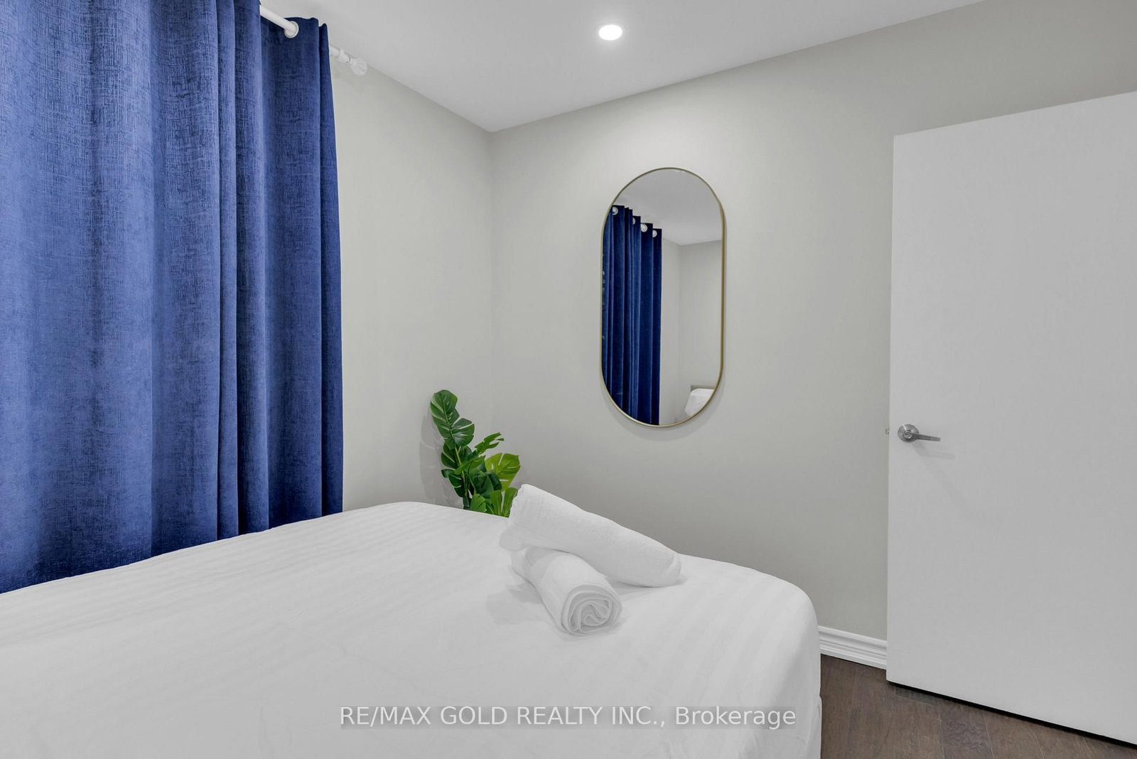 Detached House for sale at 462 Samford Place, Oakville, Ontario, L6L 4E8 - West - MLS: W12979204