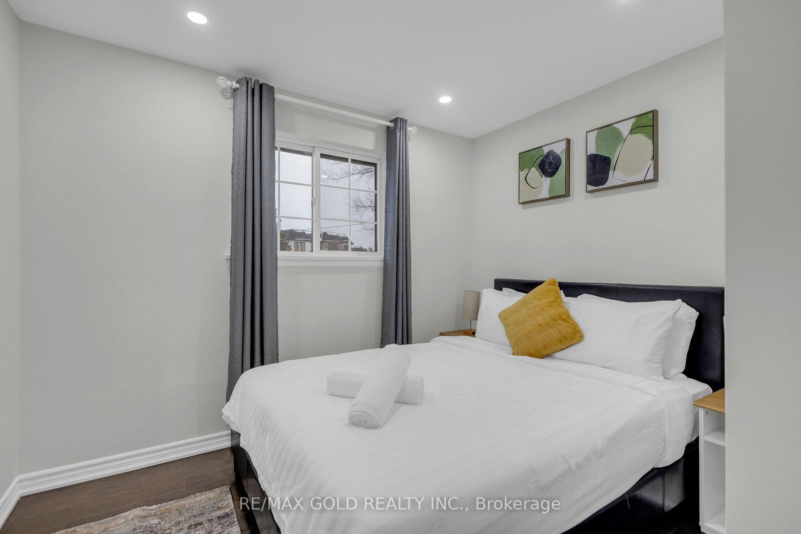 Detached House for sale at 462 Samford Place, Oakville, Ontario, L6L 4E8 - West - MLS: W12979204