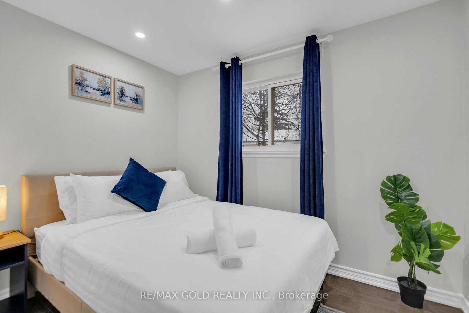 Detached House for sale at 462 Samford Place, Oakville, Ontario, L6L 4E8 - West - MLS: W12979204