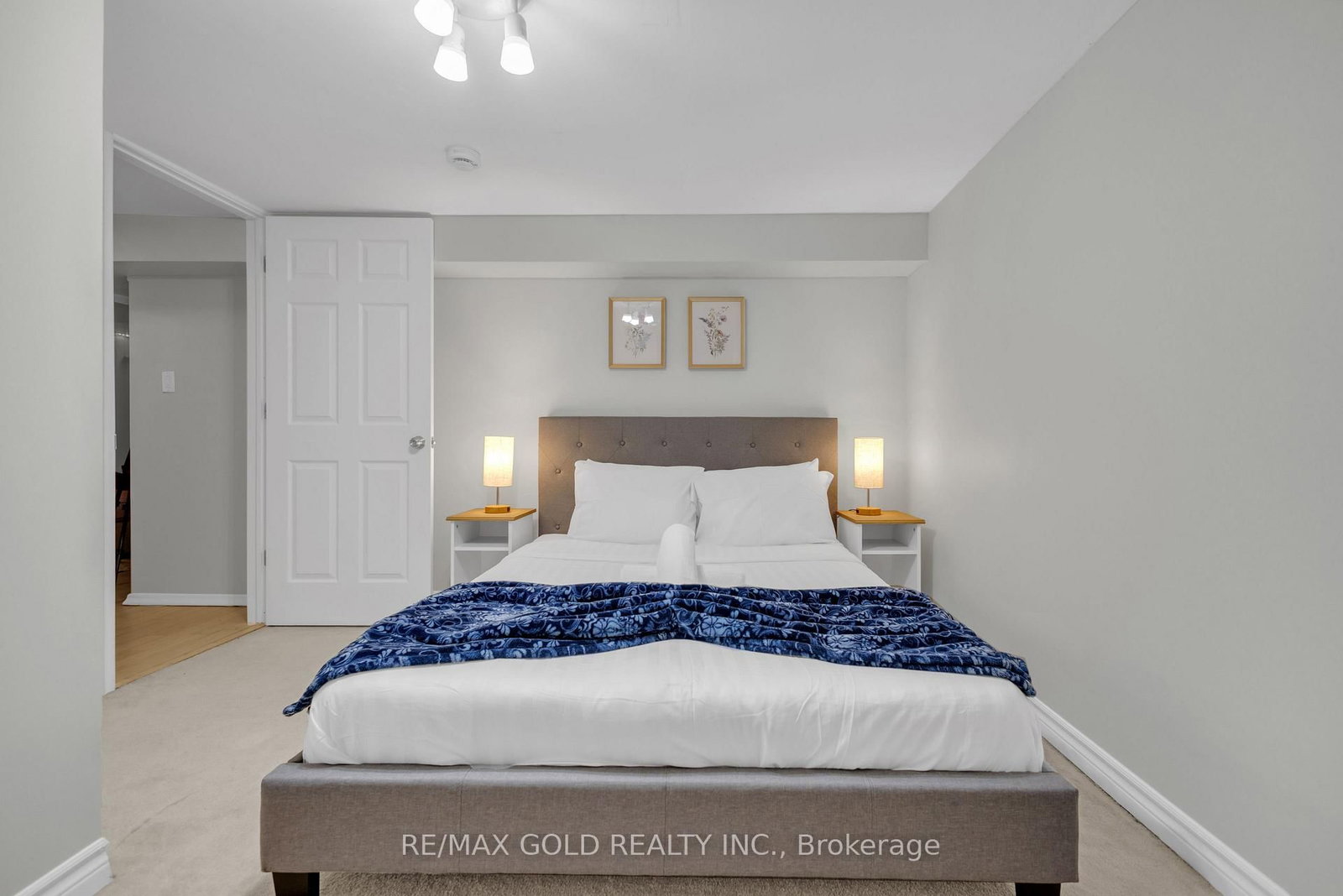 Detached House for sale at 462 Samford Place, Oakville, Ontario, L6L 4E8 - West - MLS: W12979204