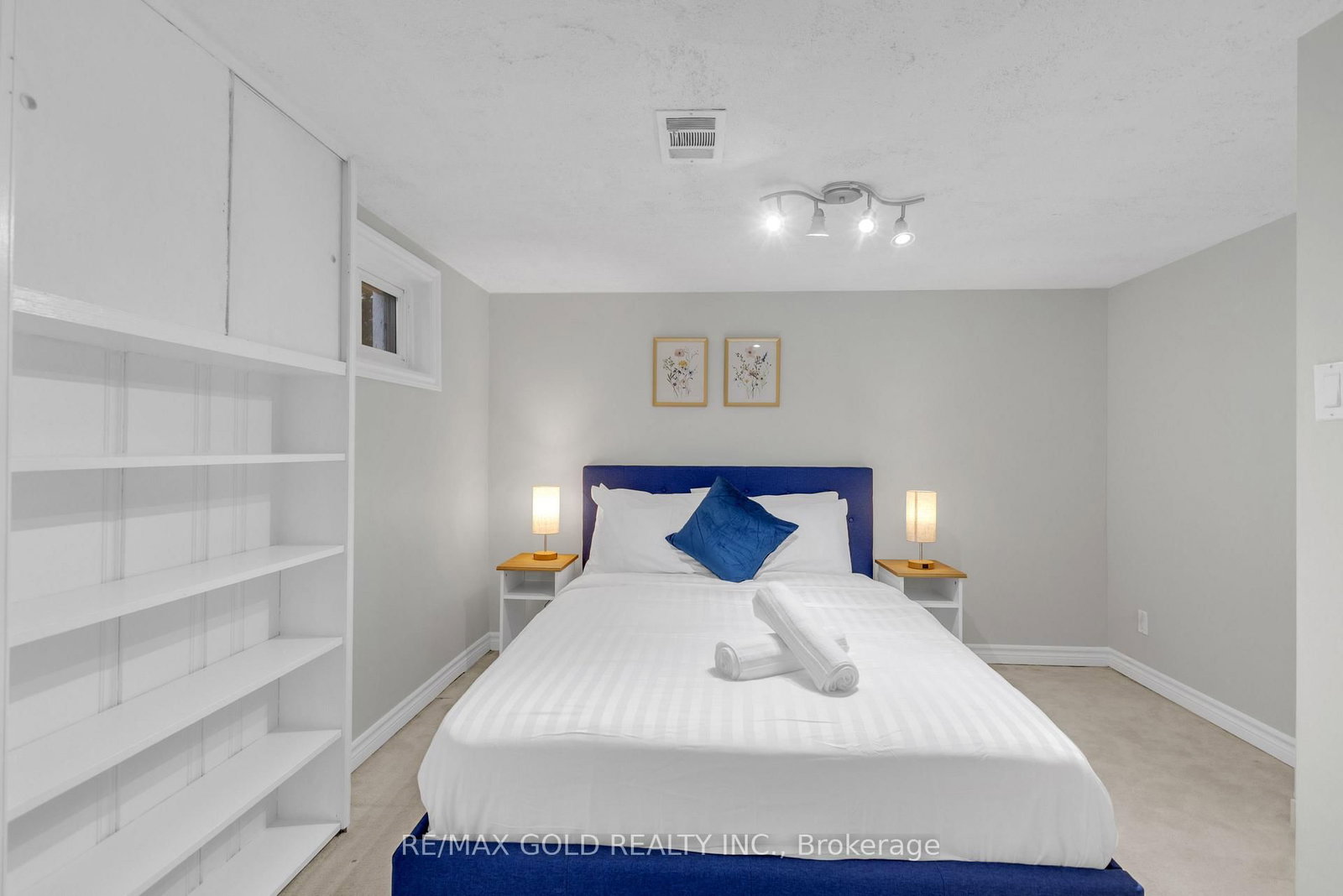 Detached House for sale at 462 Samford Place, Oakville, Ontario, L6L 4E8 - West - MLS: W12979204