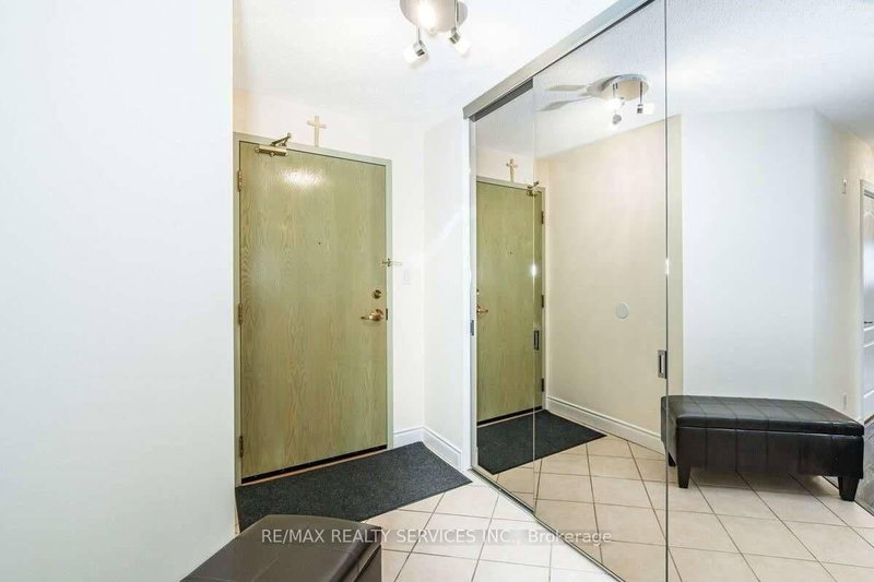 508 - 10 Dayspring Circ, Brampton, L6P 1B9 | Image 2