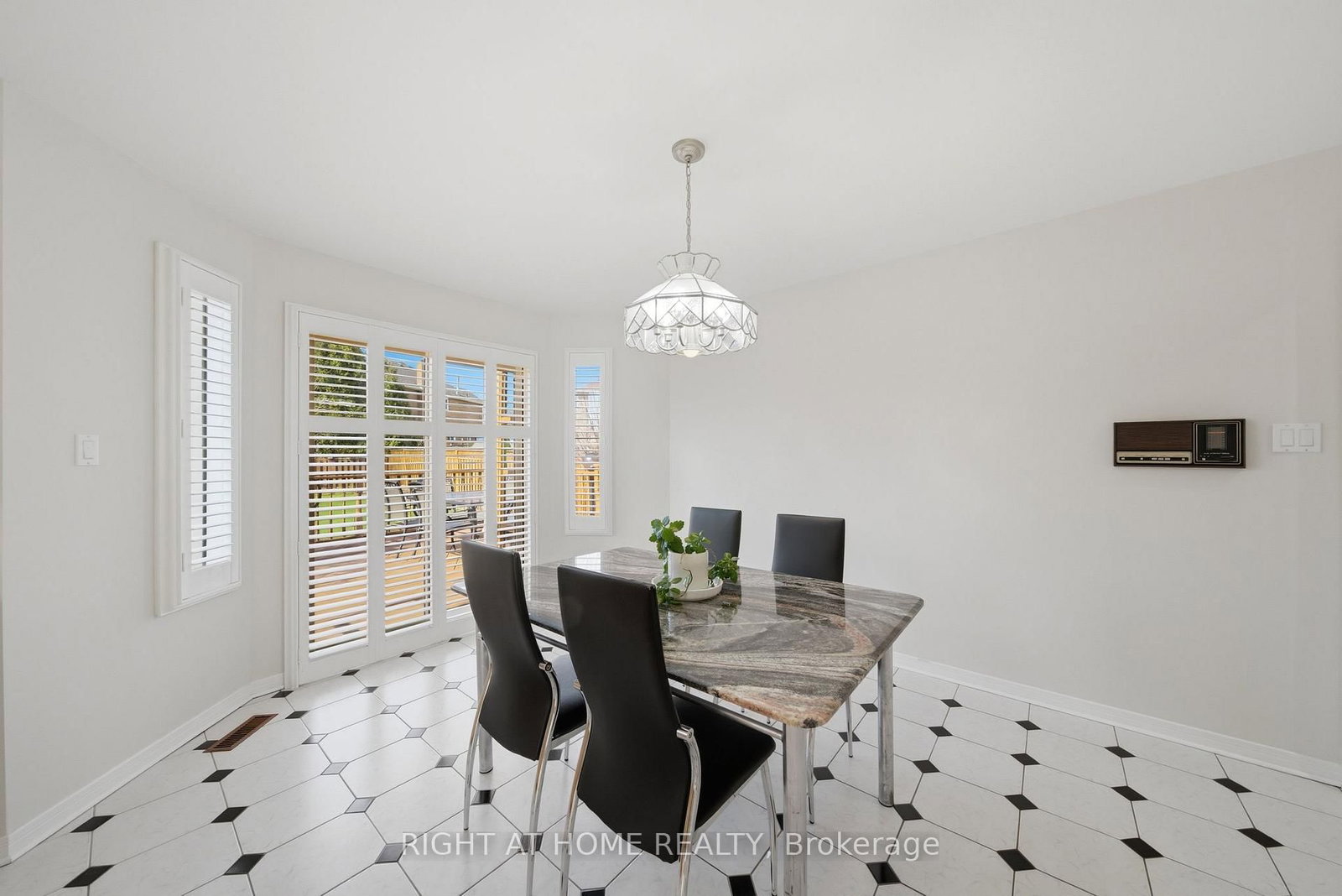 Detached House for sale at 3300 Redmond Road, Mississauga, Ontario, L5B 3X1 - Fairview - MLS: W12979324