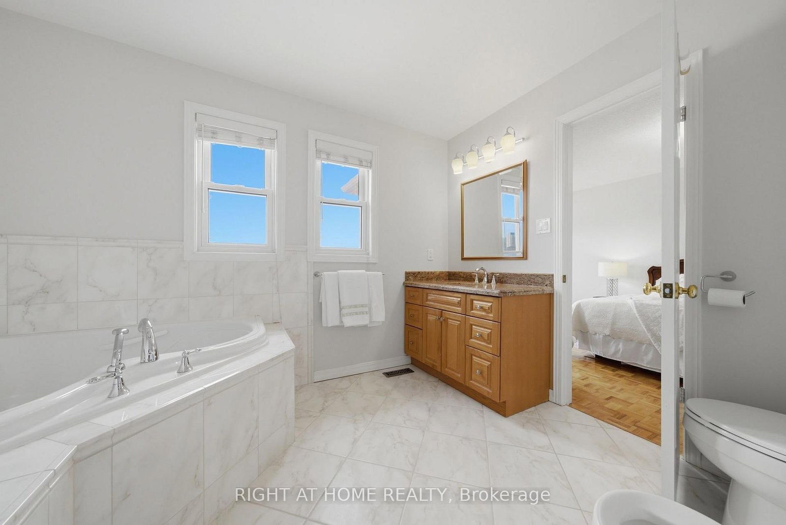 Detached House for sale at 3300 Redmond Road, Mississauga, Ontario, L5B 3X1 - Fairview - MLS: W12979324